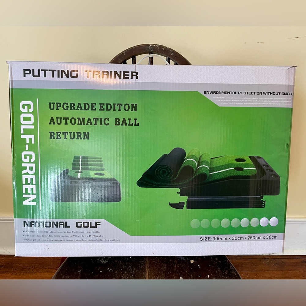 Putting Trainer with Automatic Ball Return - New in Box